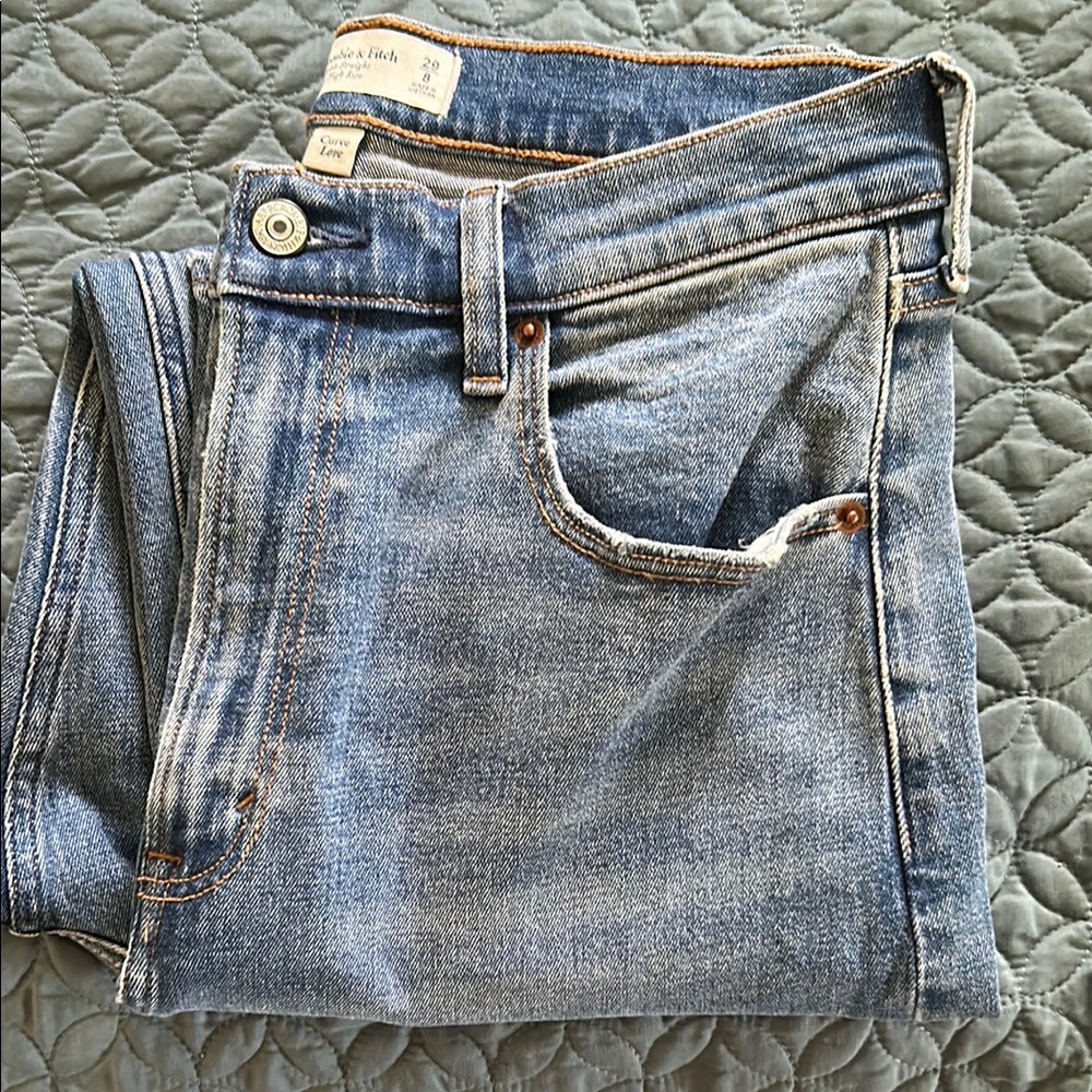 Abercrombie & Fitch Ultra High Rise The Ankle Straight Jeans